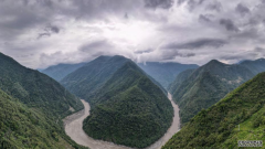 <b>沐鸣平台咋样_壮美山河 看航拍下的西藏墨脱雅鲁藏布江大拐弯</b>